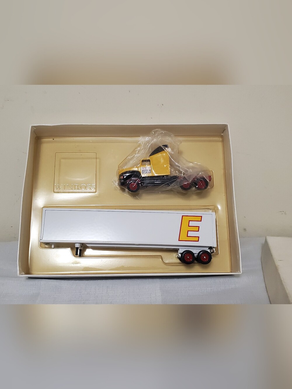 1/64 Estes Express Lines Winross Truck